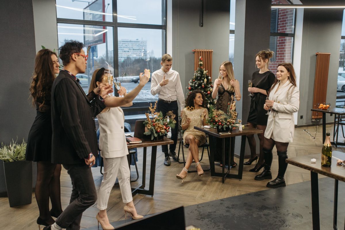 18 Best Fun Games for Office Christmas Party