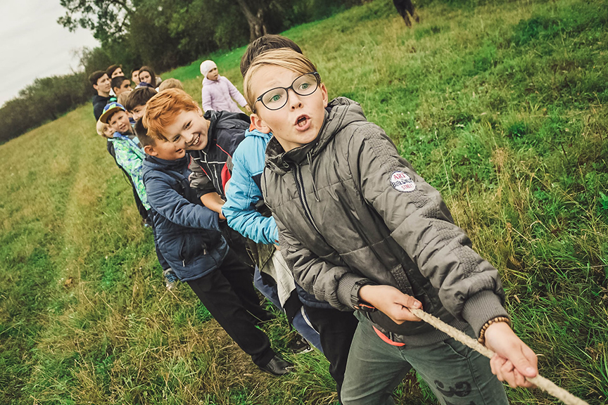 16 Classic Kids' Party Games Ideas for Big Groups, Tug of War Game